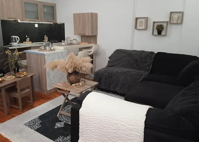 Adorable Cozy Aglantzia